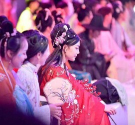 凉山汉服模特兼职(想做汉服模特去哪里找)