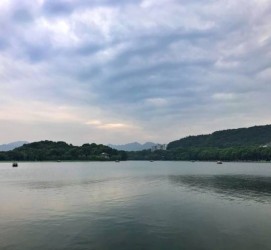 凉山杭州自助游(杭州自助游旅游攻略)