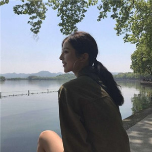 凉山私人伴游网带你看到天际，白色盐湖无际，蓝色天空无边