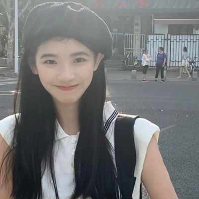 凉山商务伴游带客户去看海豚表演
