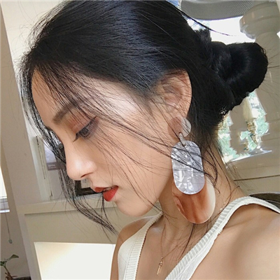 凉山伴游女生张悦然的资料