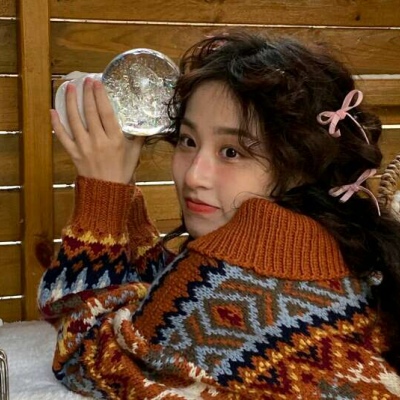 凉山伴游女生郑晓涵的资料