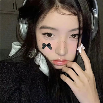 凉山伴游女生纳兰清越的资料