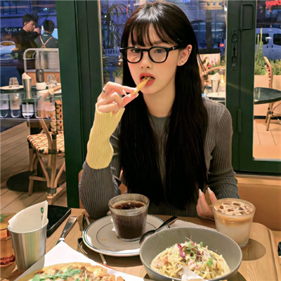 凉山伴游女生娄婷的资料
