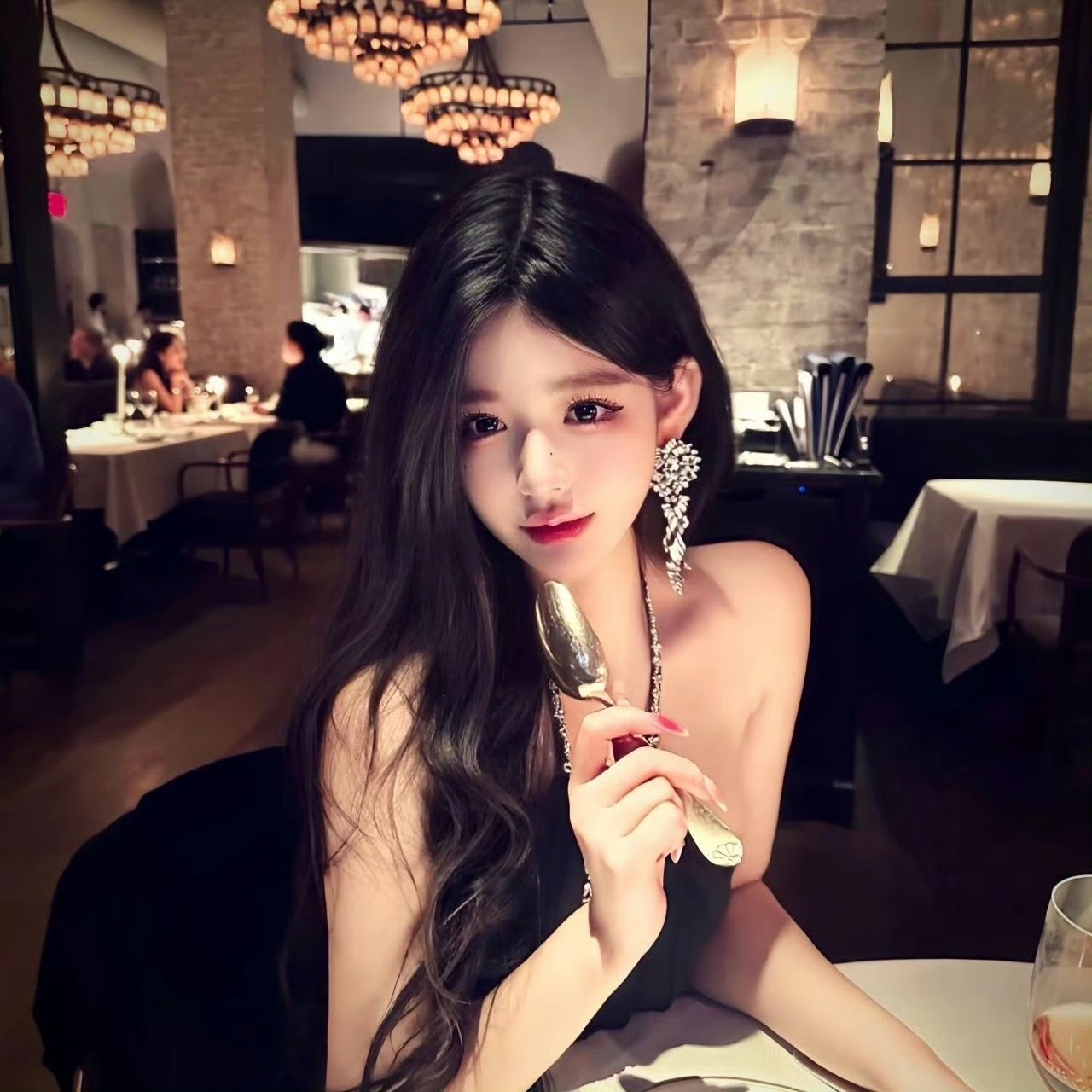 凉山伴游女生蓝盈盈的资料