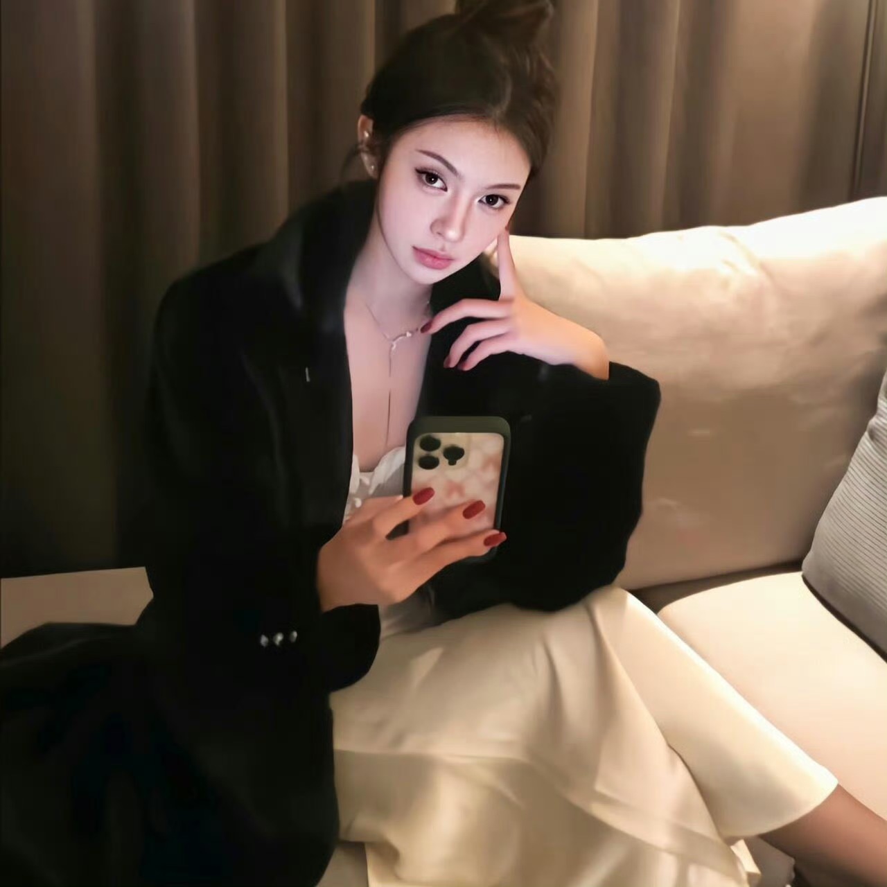 凉山伴游女生周语言的资料