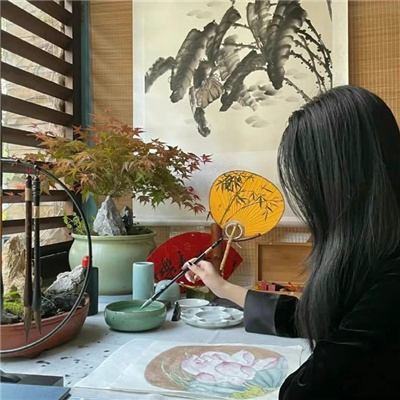 凉山伴游女生源又菡的资料