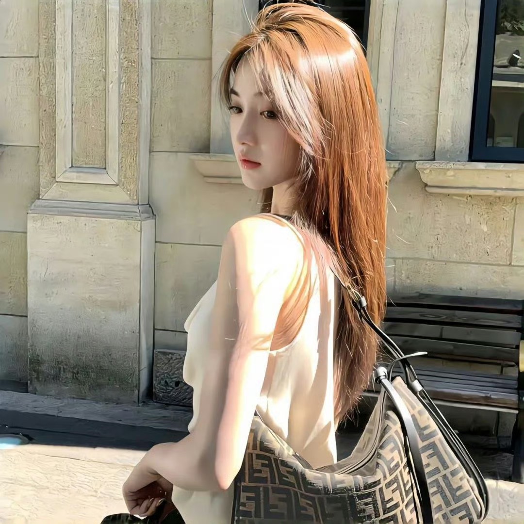 凉山伴游女生夏夏的资料