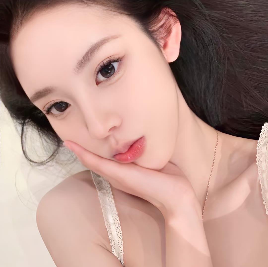 凉山伴游女生佛白易的资料