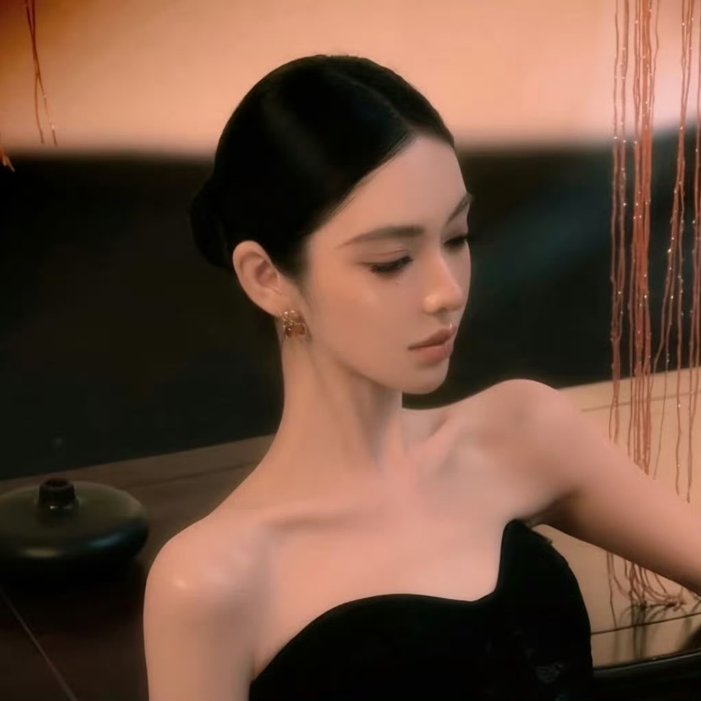 凉山伴游女生 | Emily的资料
