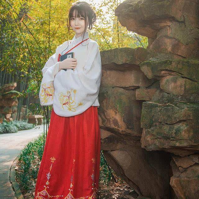 中山汉服模特兼职(兼职汉服街拍模特是实的吗)