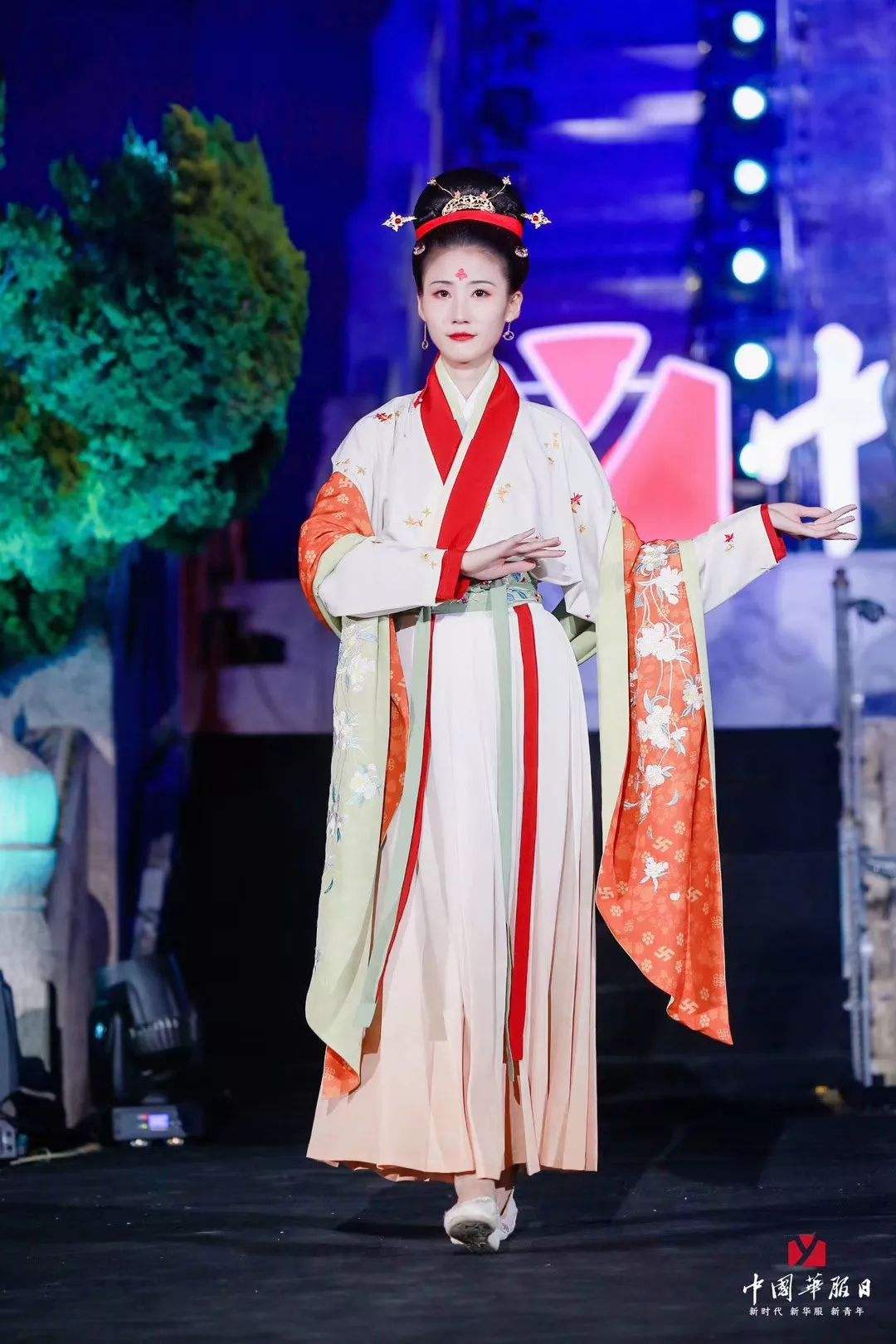 汉服模特是哪种兼职的吗(网上雇用古拆汉服模特可信吗)